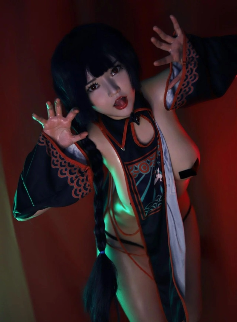 ảnh cosplay halloween gợi cảm