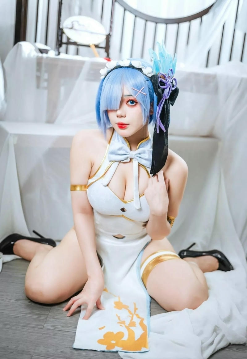 ảnh cosplay rem gợi cảm