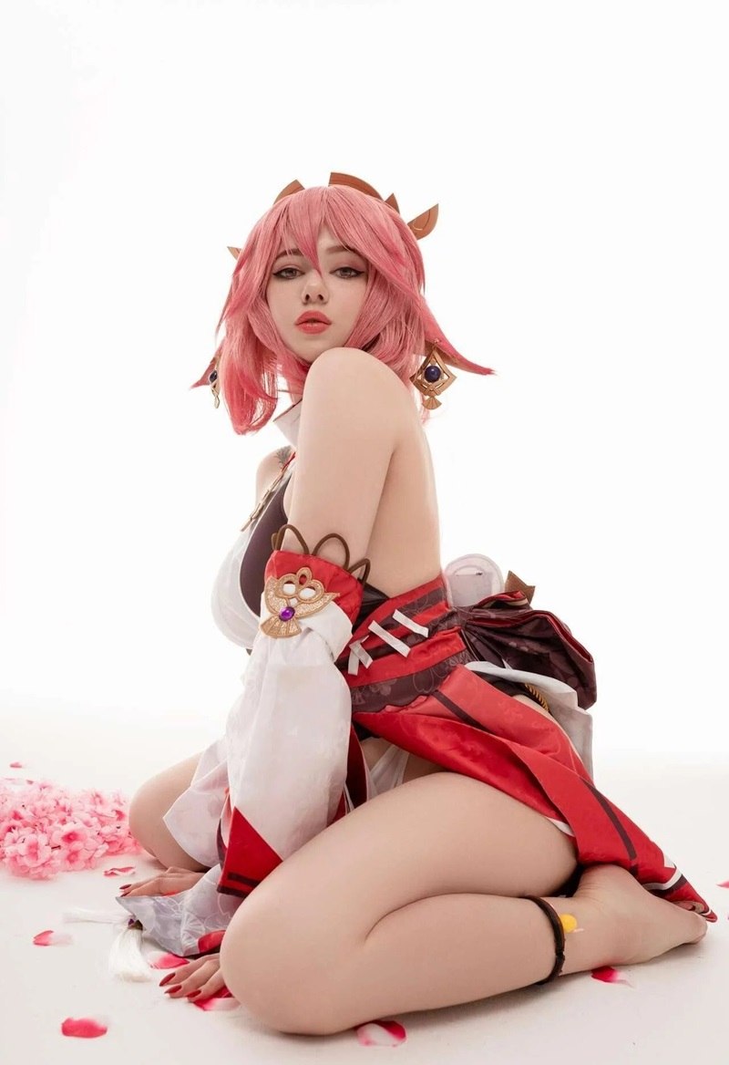 ảnh cosplay yae miko dễ thương