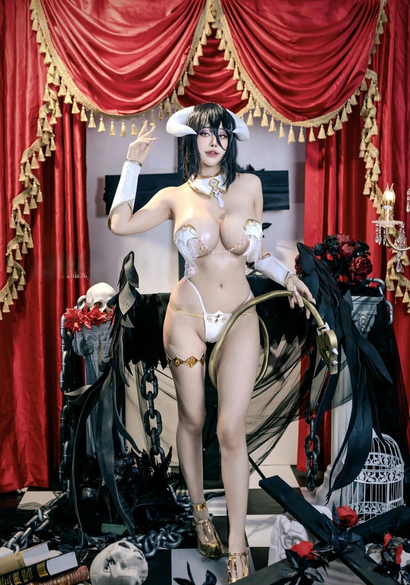 albedo cosplay khiêu dâm