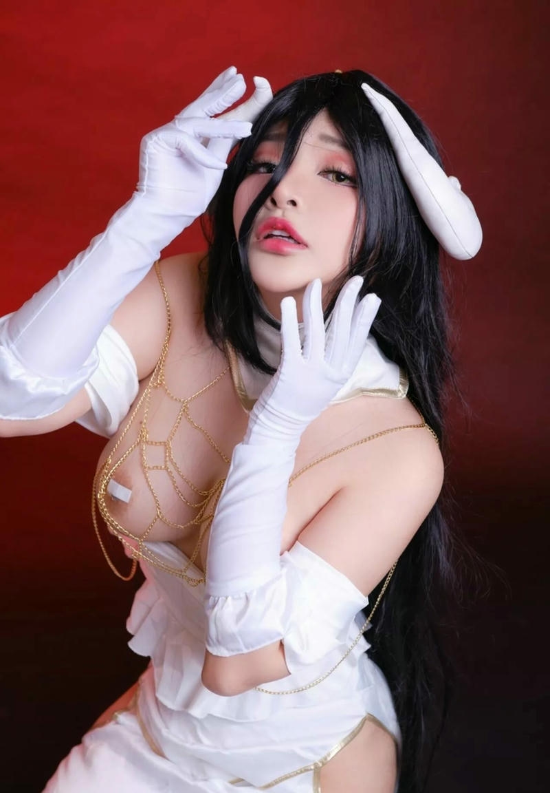 ảnh albedo cosplay gợi cảm