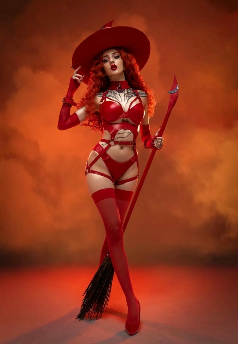 ảnh cosplay phù thủy nóng bỏng