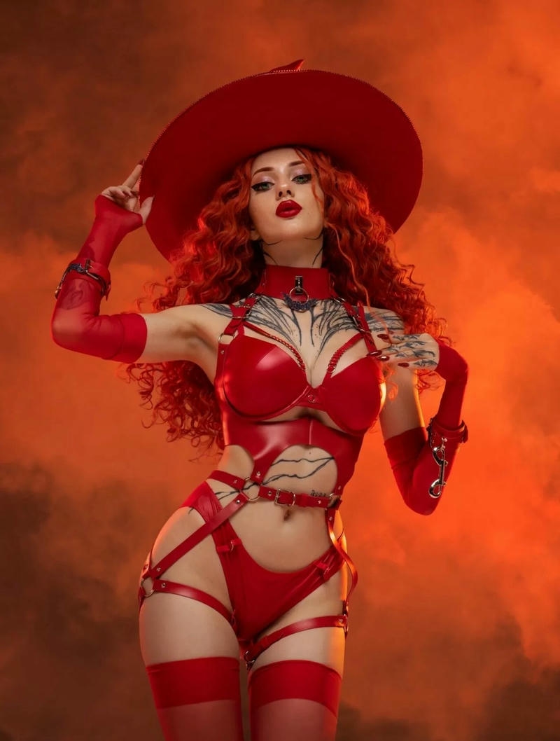 ảnh cosplay phù thủy vú to
