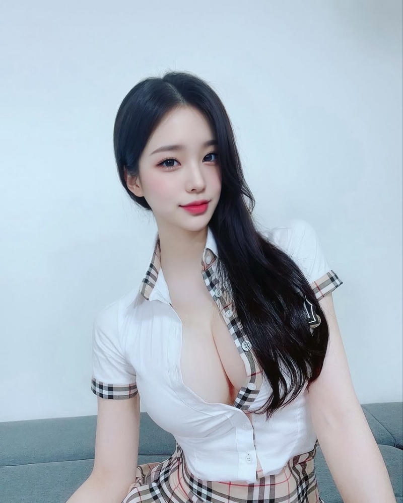ảnh cosplay thư ký vú to