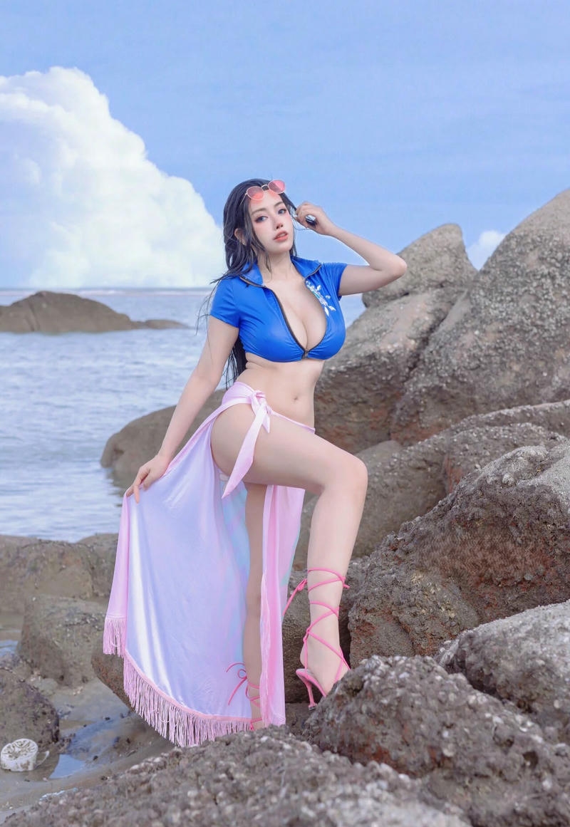 ảnh nico robin cosplay quyễn rũ