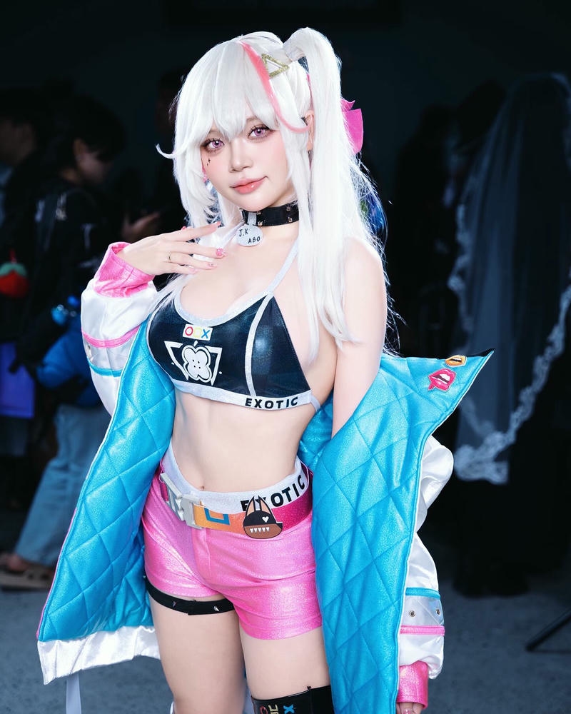 ảnh zinie quỳnh cosplay gợi cảm