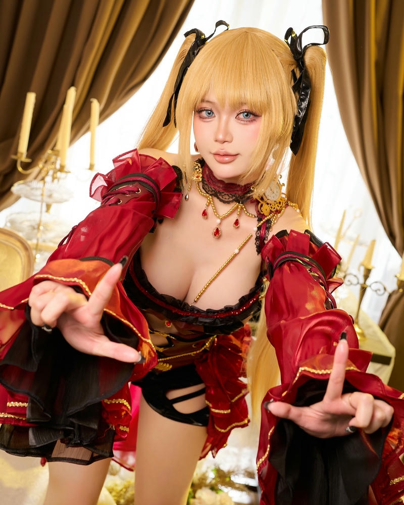 ảnh zinie quỳnh cosplay nóng bỏng