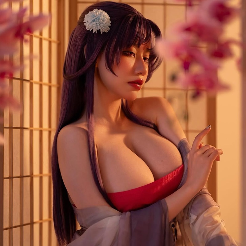 cosplay cổ trang ngực to