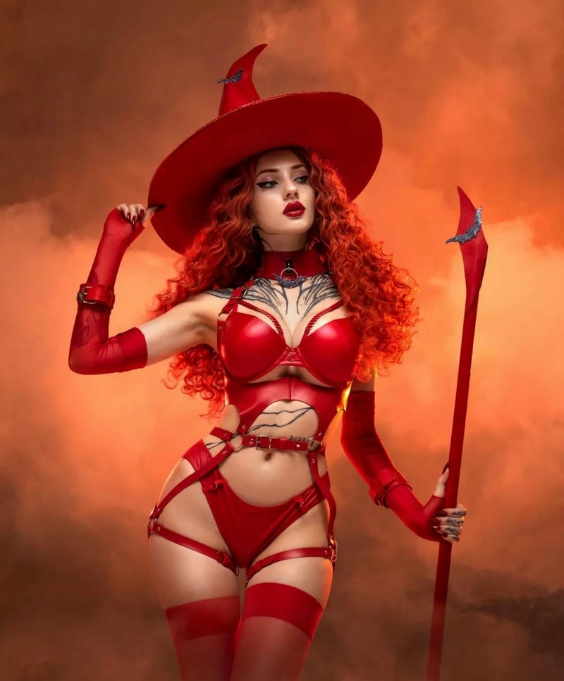 cosplay phù thủy quyễn rũ