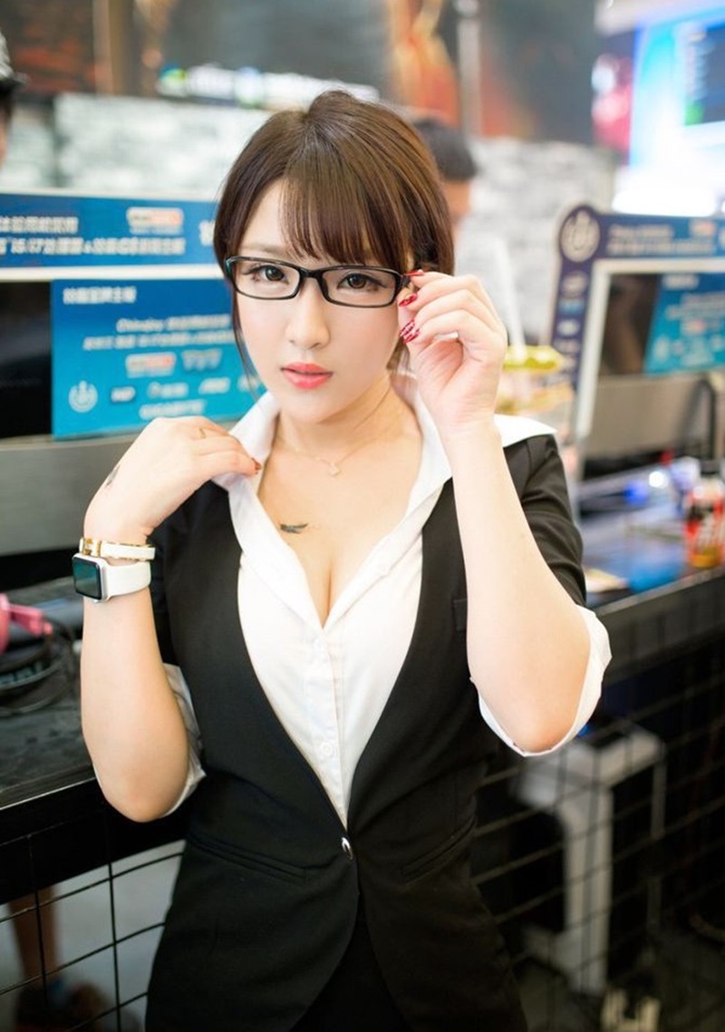 cosplay thư ký đáng yêu