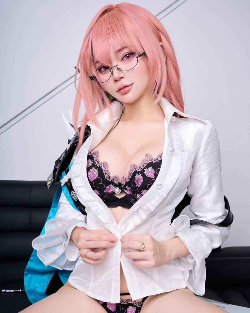 cosplay thư ký gợi cảm