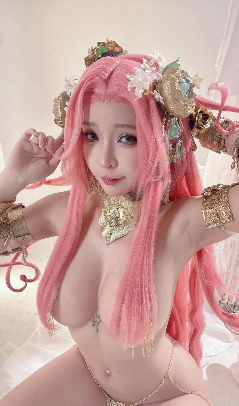 cosplay vú bự quyễn rũ