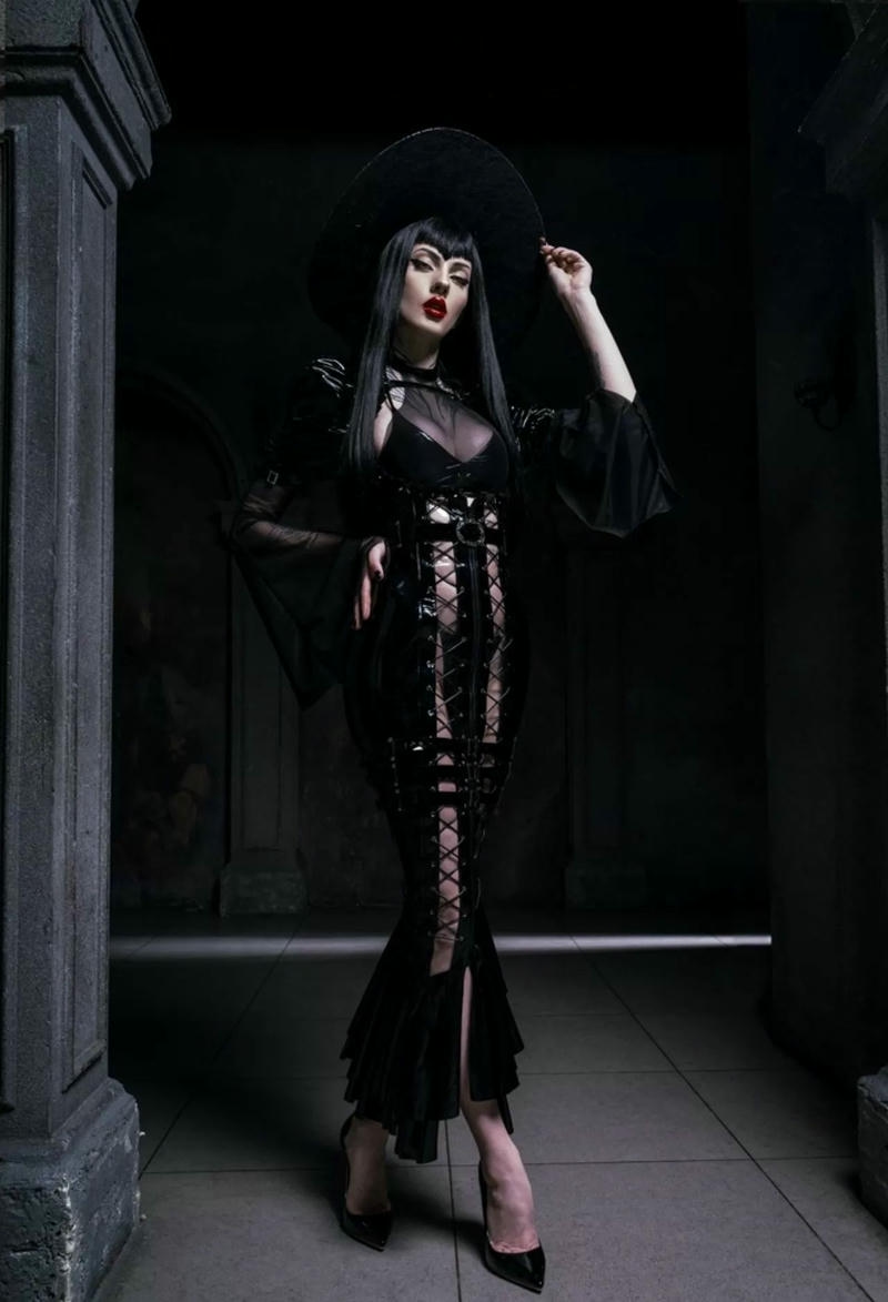 hình ảnh cosplay phù thủy xinh