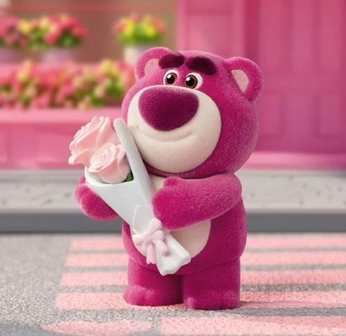 hình ảnh gấu dâu chibi cầm hoa