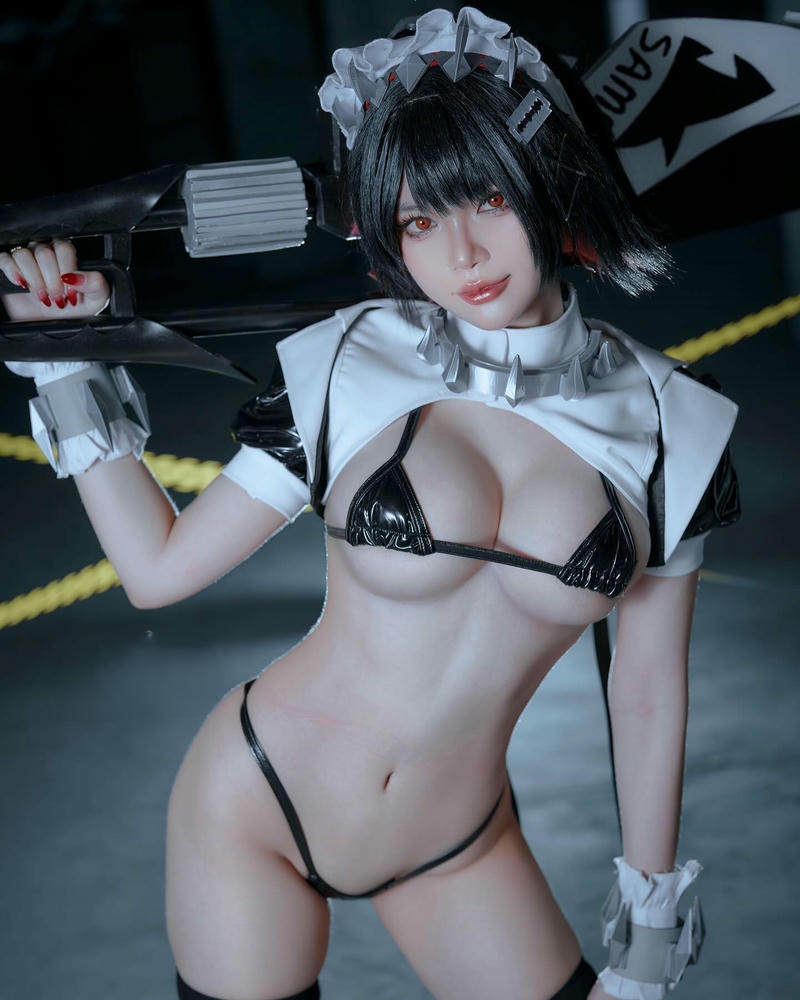 zinie quỳnh cosplay ngực to
