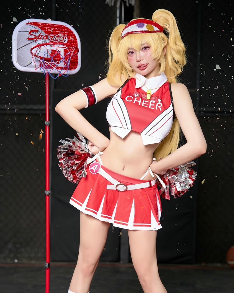 zinie quỳnh cosplay sexy