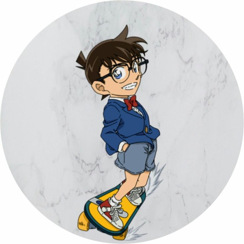 conan chibi trượt ván