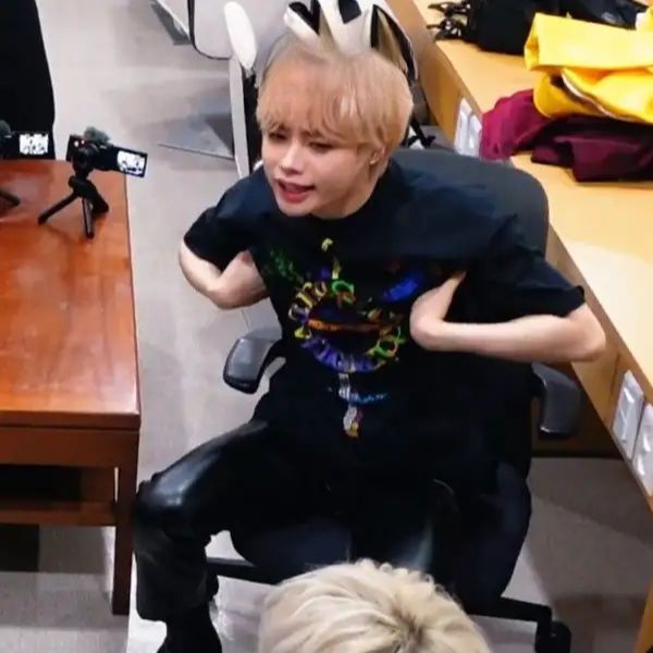 meme chống nạnh hài
