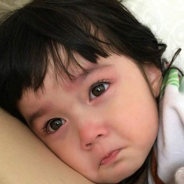 meme crying bé buồn