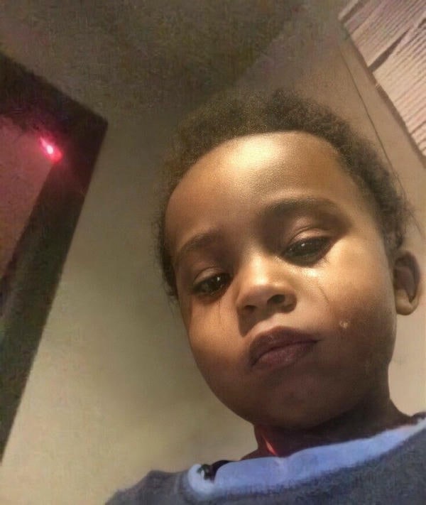 meme crying bé hờn